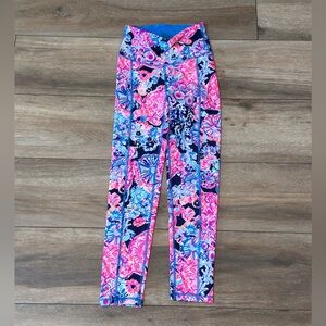 Lilly Pulitzer Luxletic leggings. Featuring a bold floral print. Size XXS.